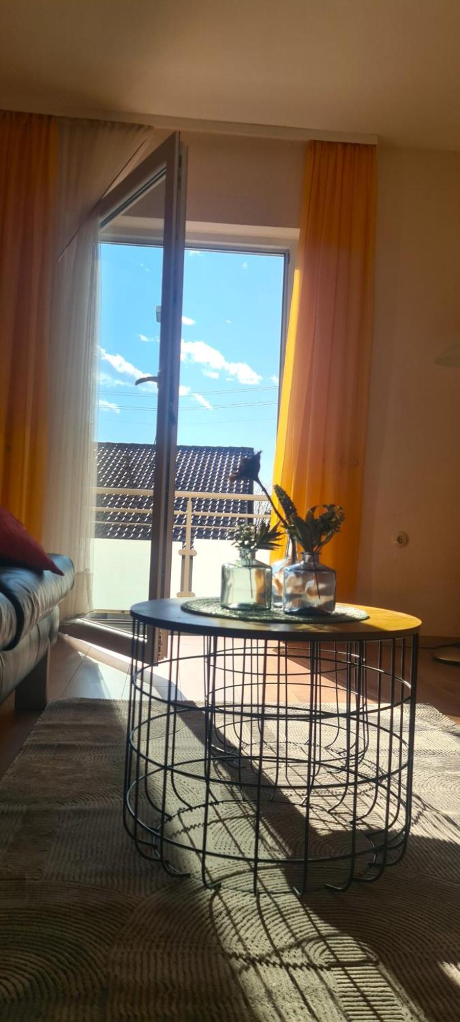 Pusteblume Mit Balkon, Neu Teilrenoviert Apartment