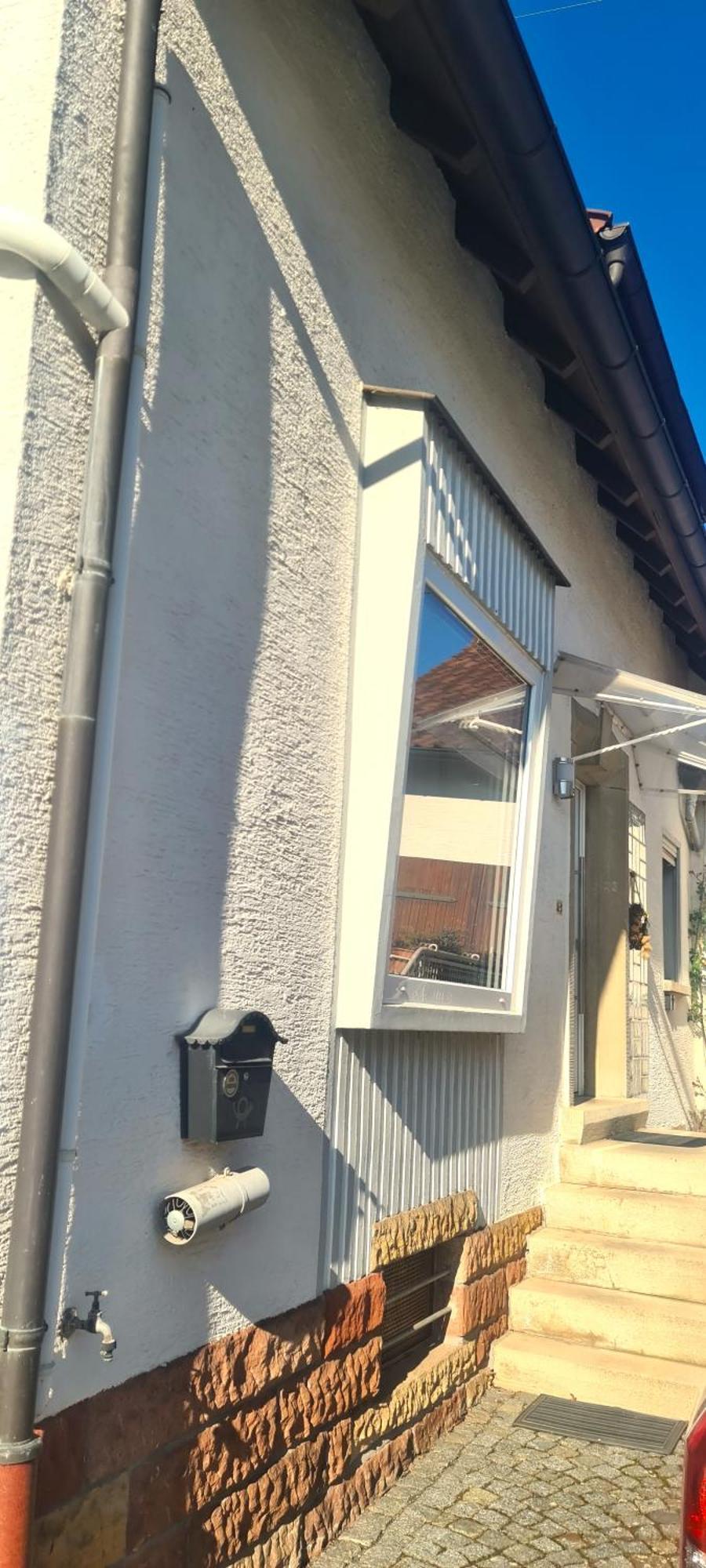 Pusteblume Mit Balkon, Neu Teilrenoviert